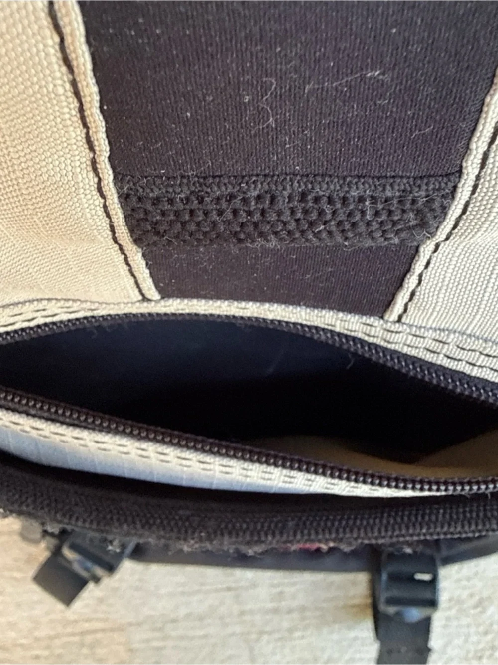 Samsonite Unisex Charcoal Grey, Cream & Red Laptop Backpack Travel Work School